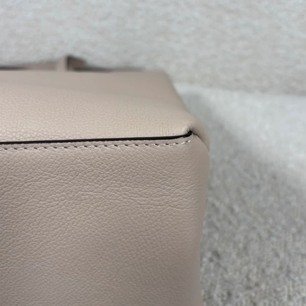 Authentic Pre-Owned Louis Vuitton Greige Grained Calfskin Lockme Shopper - Picture 12 of 16